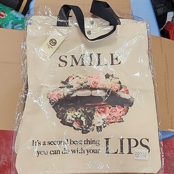 * Today only* Echo Friendly Reusable Shopping Tote Bag Smile floral lips  NWT - Picture 1 of 2